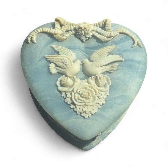 genuine incolay stone  Hinged, Heart-Shaped jewelry box beautiful blue, & Ivory - Picture 2 of 9